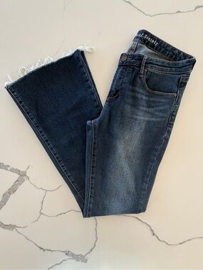 Articles of Society Faith Flare Blue Jeans in Oakhurst Wash Raw Hems Size 28